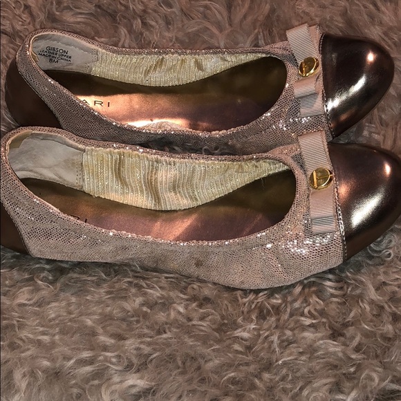 TAHARI gold leather flat!  SO CUTE! - Picture 4 of 5